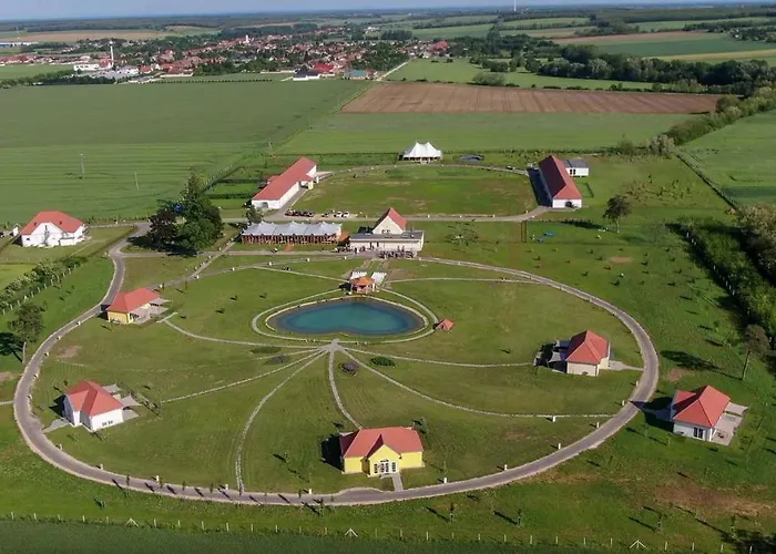 Chalets Franciska Major, Pro Village